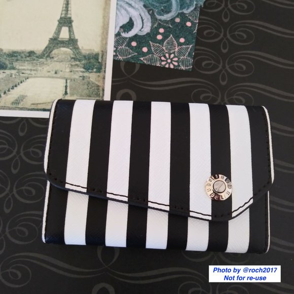 henri bendel Accessories - Henri Bendel Iconic Stripe Card Case